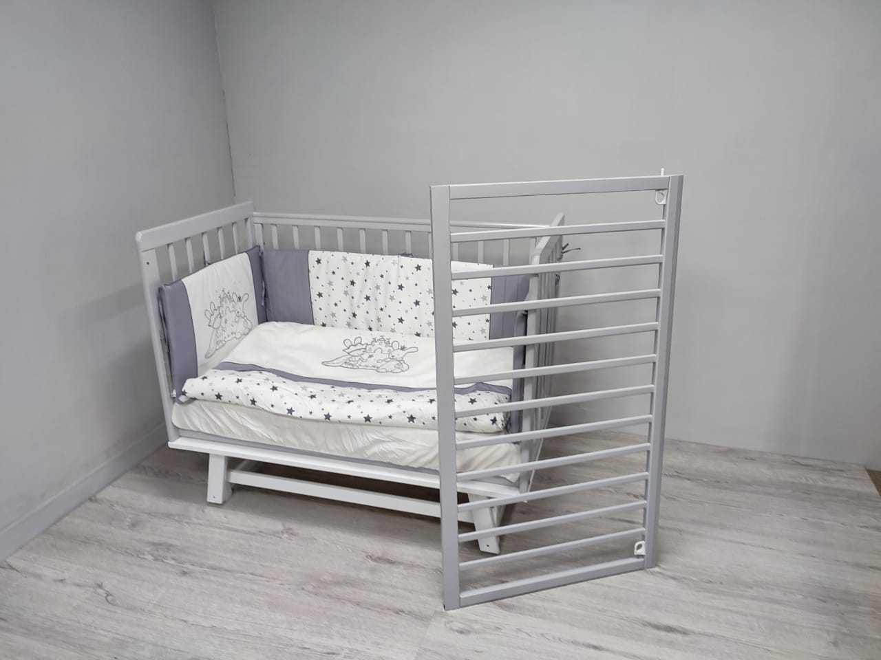 Кровать Incanto Anniken с маятником Цвет:серый/белый