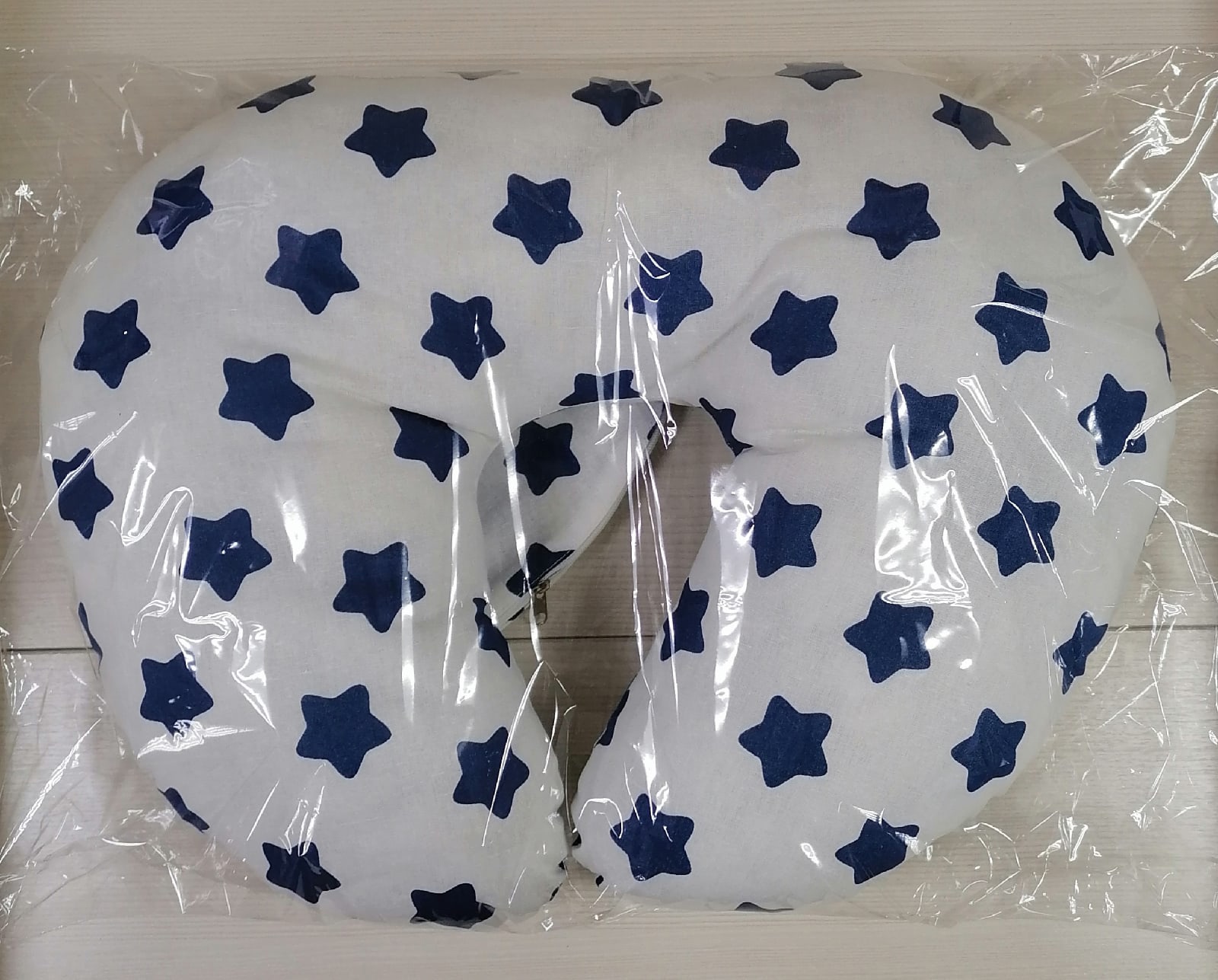 Подушка для беременных и кормящих/Подушка для кормления/Подушка для новорожденных Цвет: Синие звёзды на белом